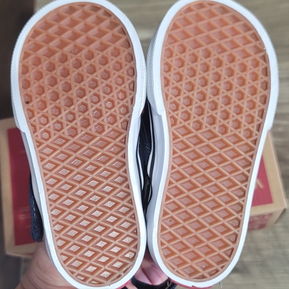 (SOLD) Vans Toddler Size 5 New! - Picture 4 of 5